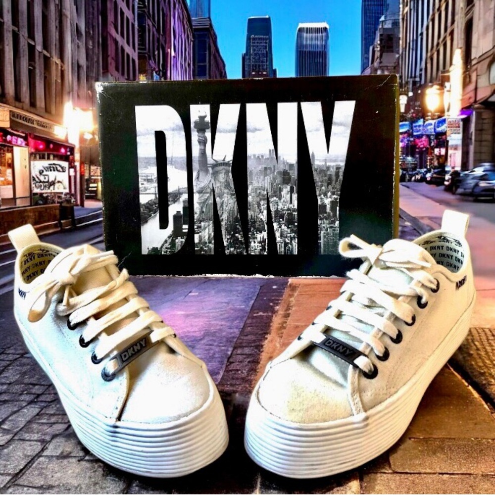 DKNY Vintage '98 White Platform Sneaker Lace-Up Logos Womens size 6